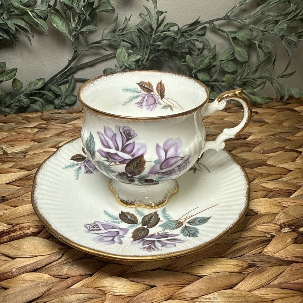 Elizabethan Bone China England Purple Rose Ivory Teacup Saucer Gold Gilt Vintage